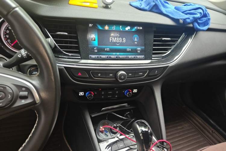 Used Buick Regal 2017 20T Luxury Model Audio And AC Panel