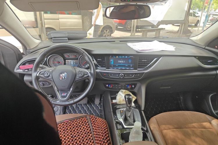 Used Buick Regal 2017 20T Luxury Model Center Console