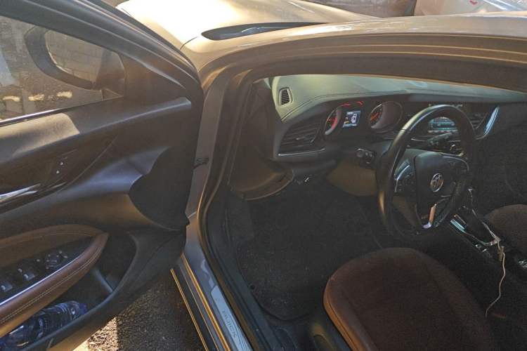 Used Buick Regal 2017 20T Luxury Model Driver Seat