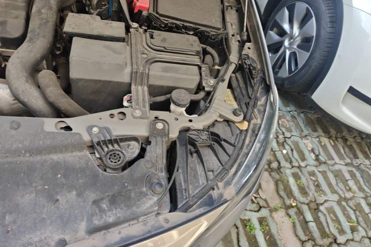 Used Buick Regal 2017 20T Luxury Model Engine Bay Left