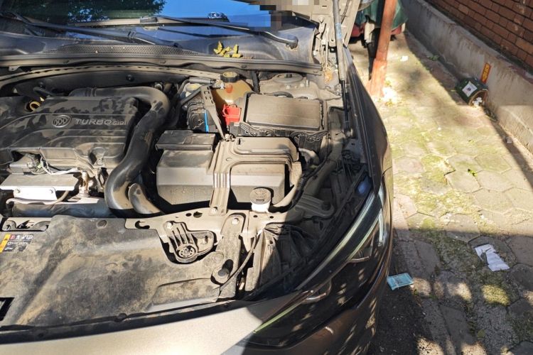 Used Buick Regal 2017 20T Luxury Model Engine Bay Left