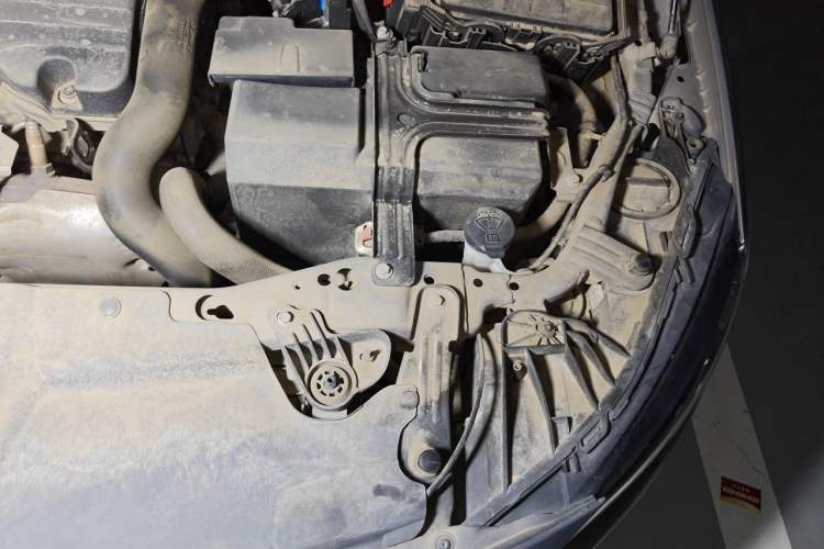 Used Buick Regal 2017 20T Elite Edition Engine Bay Left