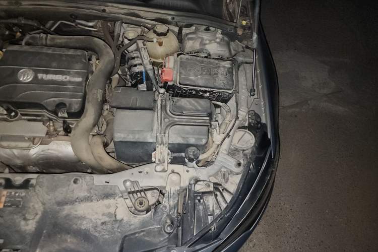 Used Buick Regal 2017 20T Elite Edition Engine Bay Left