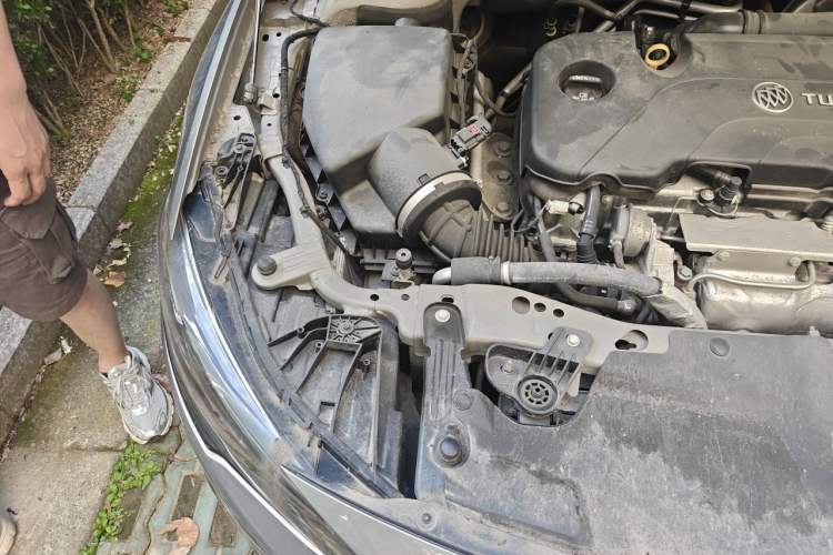 Used Buick Regal 2017 20T Luxury Model Engine Bay Right