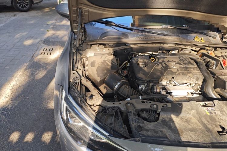 Used Buick Regal 2017 20T Luxury Model Engine Bay Right