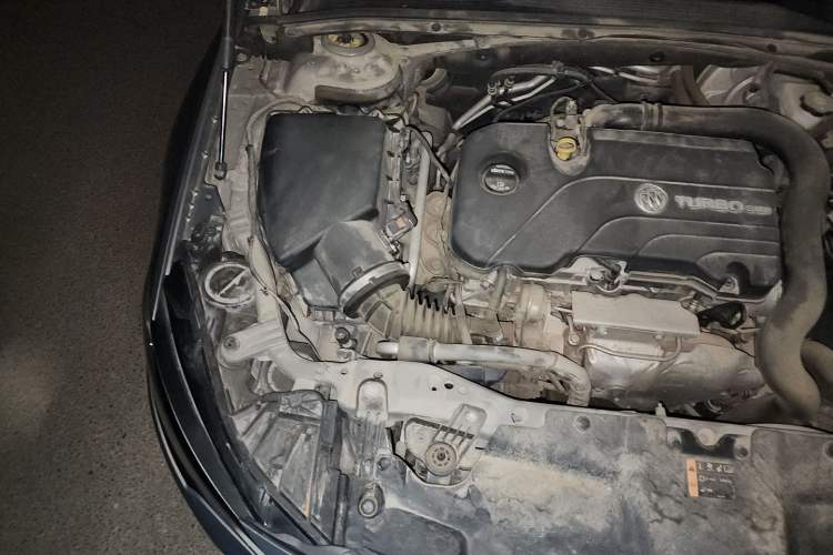 Used Buick Regal 2017 20T Elite Edition Engine Bay Right