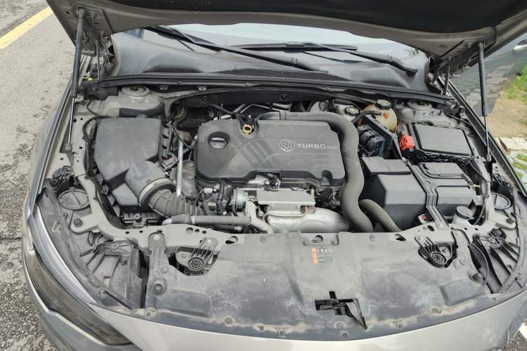Used Buick Regal 2017 20T Elite Edition Engine Bay