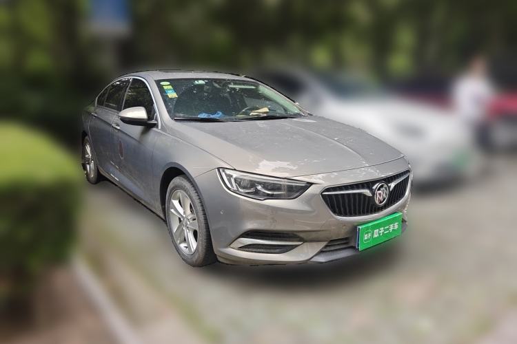 Used Buick Regal 2017 20T Luxury Model Front Right 45 Deg