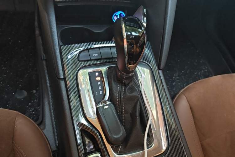 Used Buick Regal 2017 20T Luxury Model Gear Lever
