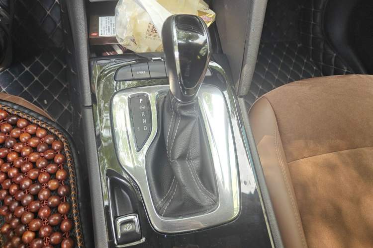 Used Buick Regal 2017 20T Luxury Model Gear Lever