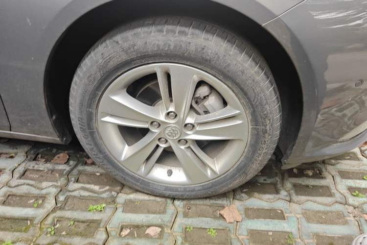 Used Buick Regal 2017 20T Luxury Model Right Front Wheel Hub