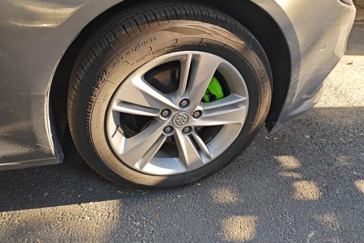 Used Buick Regal 2017 20T Luxury Model Right Front Wheel Hub