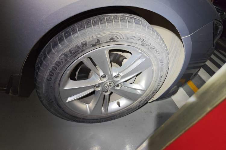 Used Buick Regal 2017 20T Elite Edition Right Front Wheel Hub