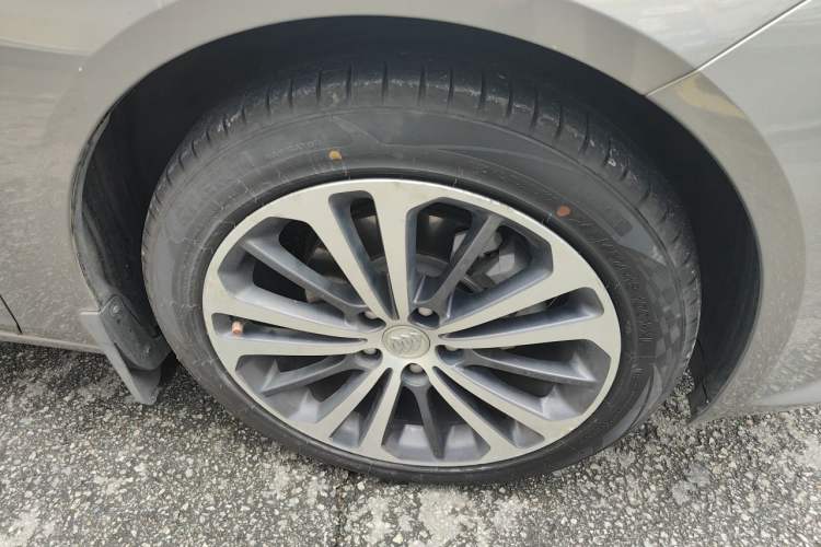Used Buick Regal 2017 20T Elite Edition Right Front Wheel Hub