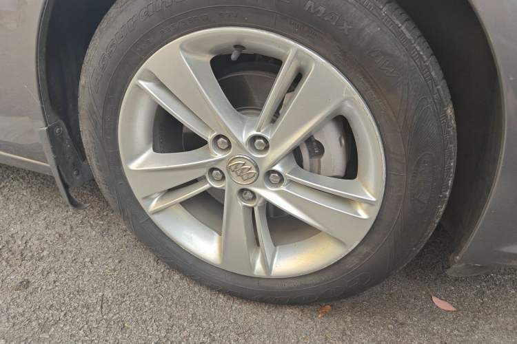 Used Buick Regal 2017 20T Luxury Model Right Front Wheel Hub