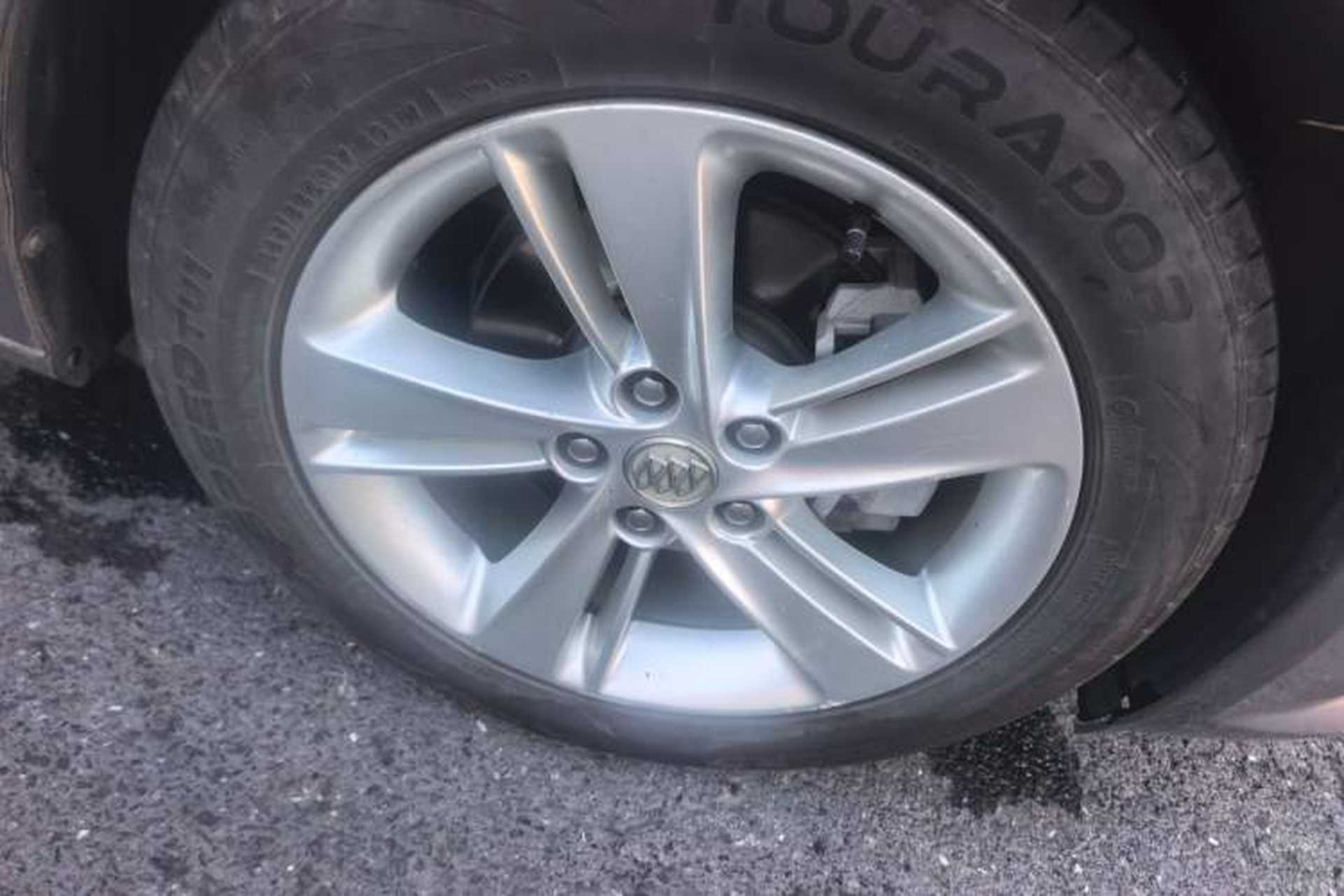 Used Buick Regal 2017 20T Elite Edition Right Front Wheel Hub