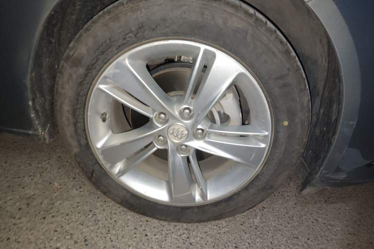 Used Buick Regal 2017 20T Elite Edition Right Front Wheel Hub