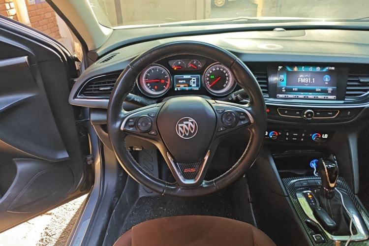 Used Buick Regal 2017 20T Luxury Model Steering Wheel
