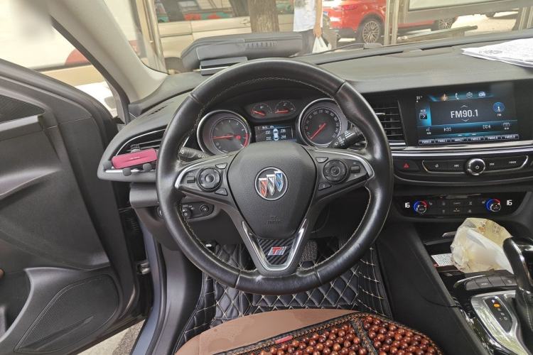 Used Buick Regal 2017 20T Luxury Model Steering Wheel