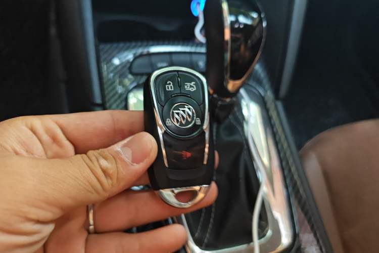 Used Buick Regal 2017 20T Luxury Model Vehicle Key