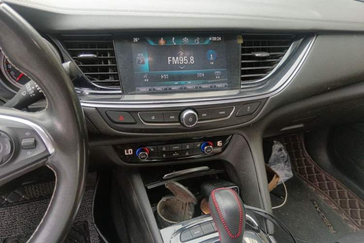 Used Buick Regal 2017 20T Elite Edition Audio And AC Panel