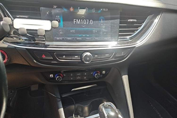 Used Buick Regal 2017 20T Luxury Model Audio And AC Panel