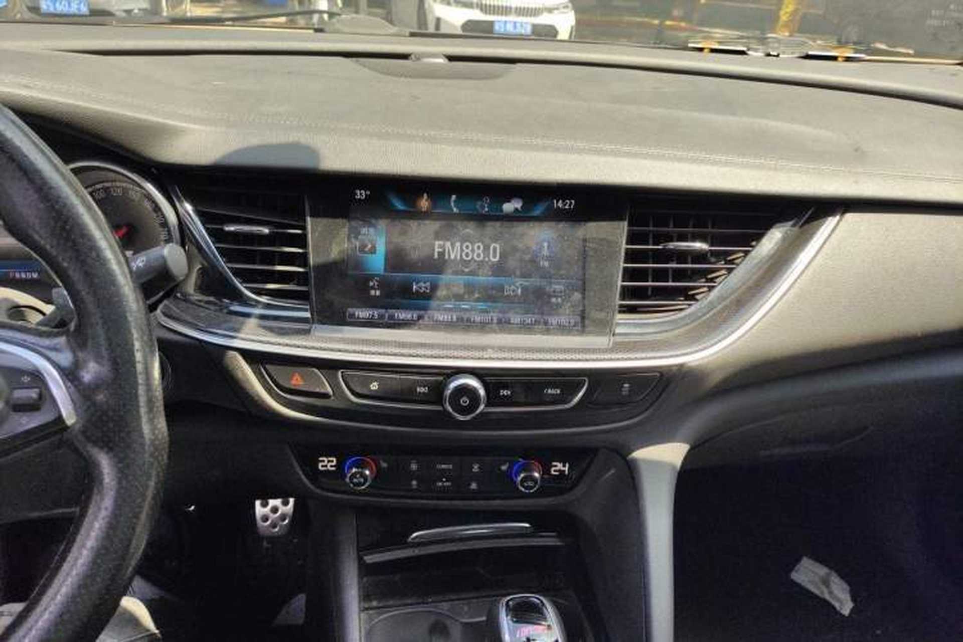 Used Buick Regal 2017 GS 28T Luxury Model Audio And AC Panel
