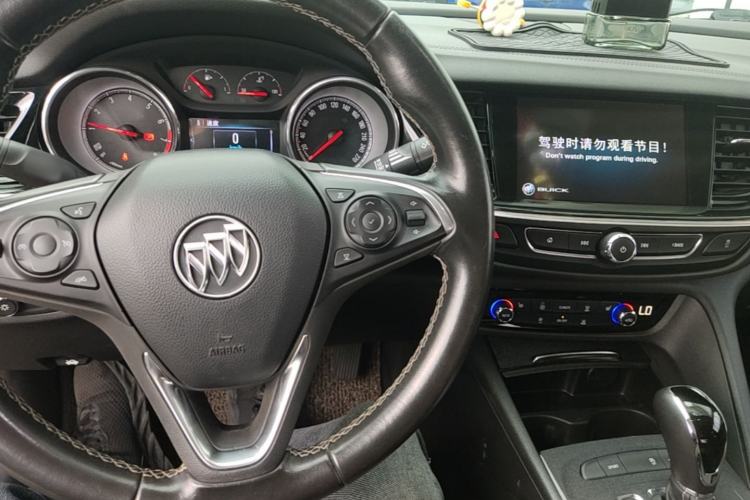 Used Buick Regal 2017 20T Luxury Model Center Console