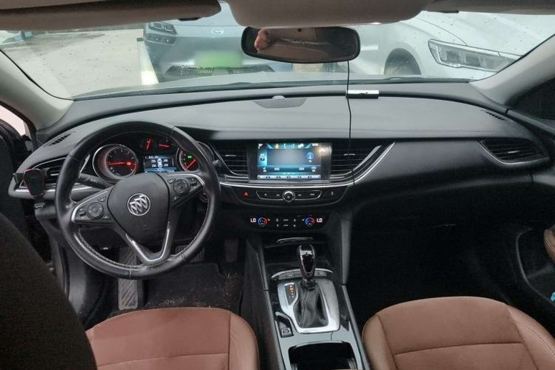 Used Buick Regal 2017 20T Luxury Model Center Console