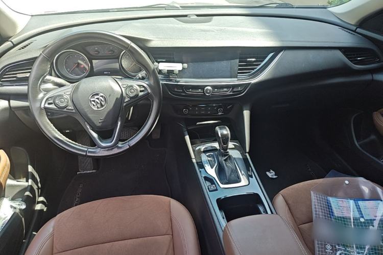 Used Buick Regal 2017 20T Luxury Model Center Console
