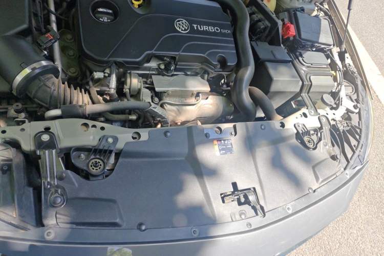 Used Buick Regal 2017 20T Elite Edition Engine Bay