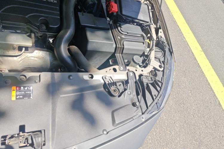 Used Buick Regal 2017 20T Elite Edition Engine Bay Left
