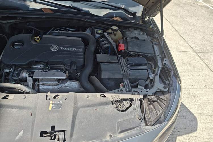 Used Buick Regal 2017 20T Luxury Model Engine Bay Left