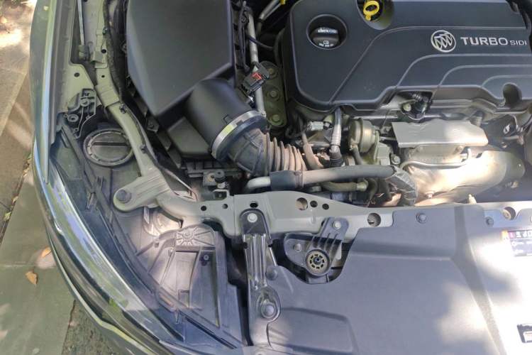 Used Buick Regal 2017 20T Elite Edition Engine Bay Right