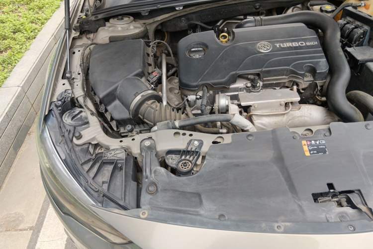 Used Buick Regal 2017 20T Elite Edition Engine Bay Right