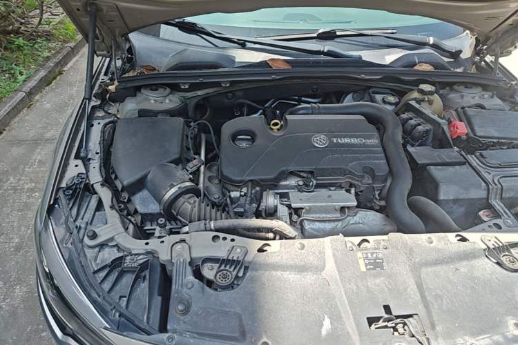 Used Buick Regal 2017 20T Luxury Model Engine Bay Right