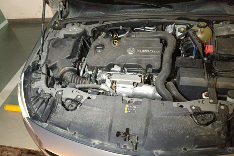 Used Buick Regal 2017 20T Elite Edition Engine Bay Right