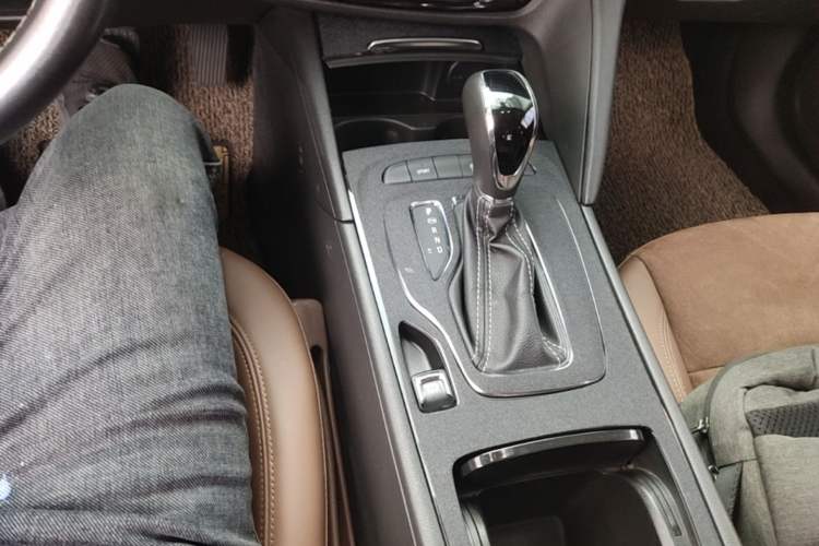 Used Buick Regal 2017 20T Luxury Model Gear Lever
