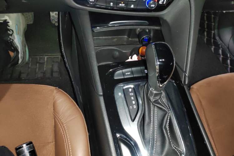 Used Buick Regal 2017 20T Luxury Model Gear Lever