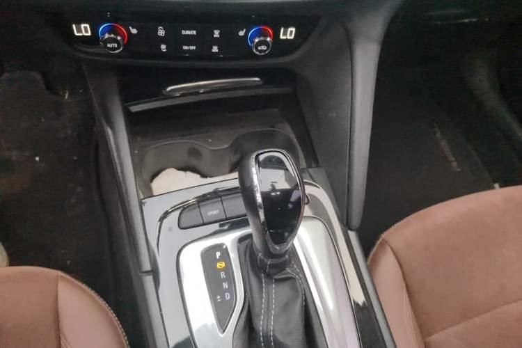 Used Buick Regal 2017 20T Luxury Model Gear Lever