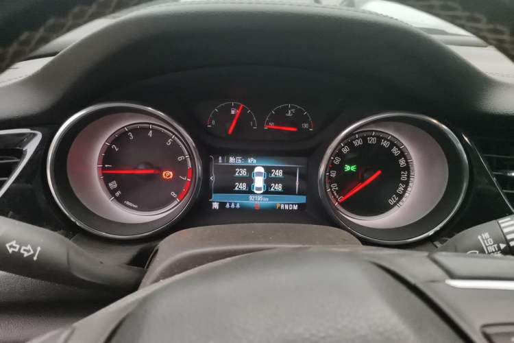 Used Buick Regal 2017 20T Luxury Model Odometer Close Up