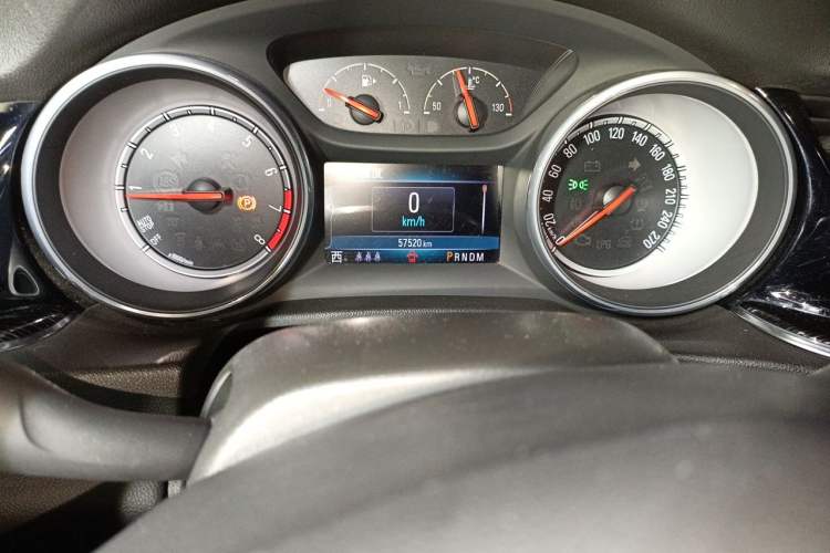 Used Buick Regal 2017 20T Elite Edition Odometer Close Up