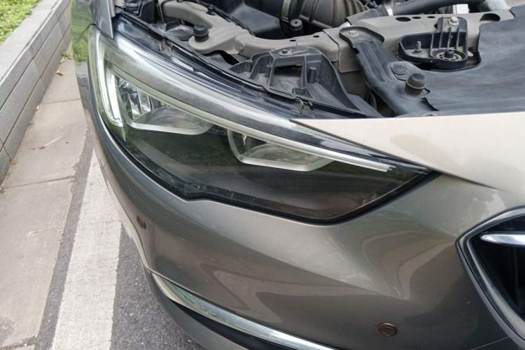 Used Buick Regal 2017 20T Elite Edition Right Front Headlight