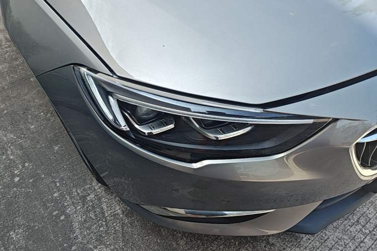 Used Buick Regal 2017 20T Luxury Model Right Front Headlight