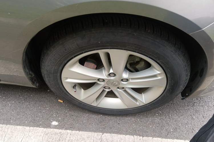 Used Buick Regal 2017 20T Elite Edition Right Front Wheel Hub