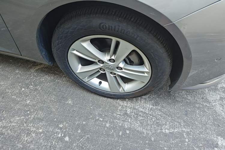Used Buick Regal 2017 20T Luxury Model Right Front Wheel Hub