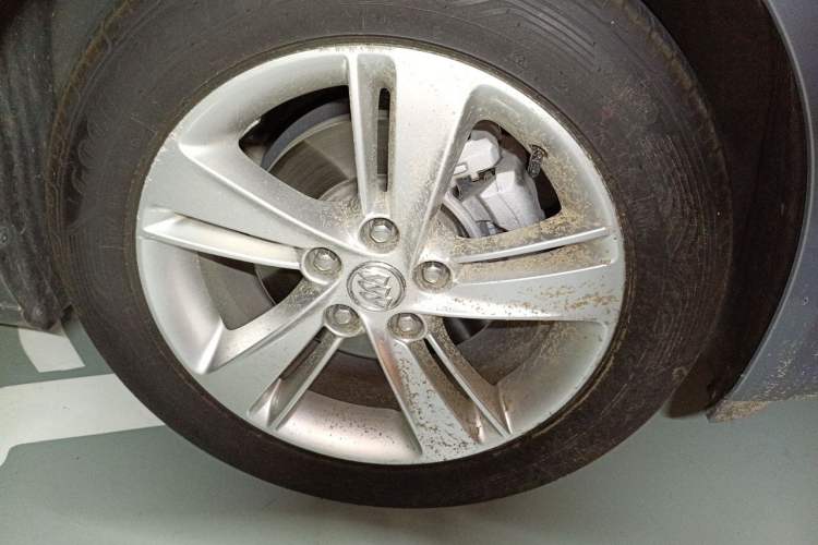 Used Buick Regal 2017 20T Elite Edition Right Front Wheel Hub