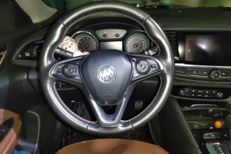 Used Buick Regal 2017 20T Luxury Model Steering Wheel