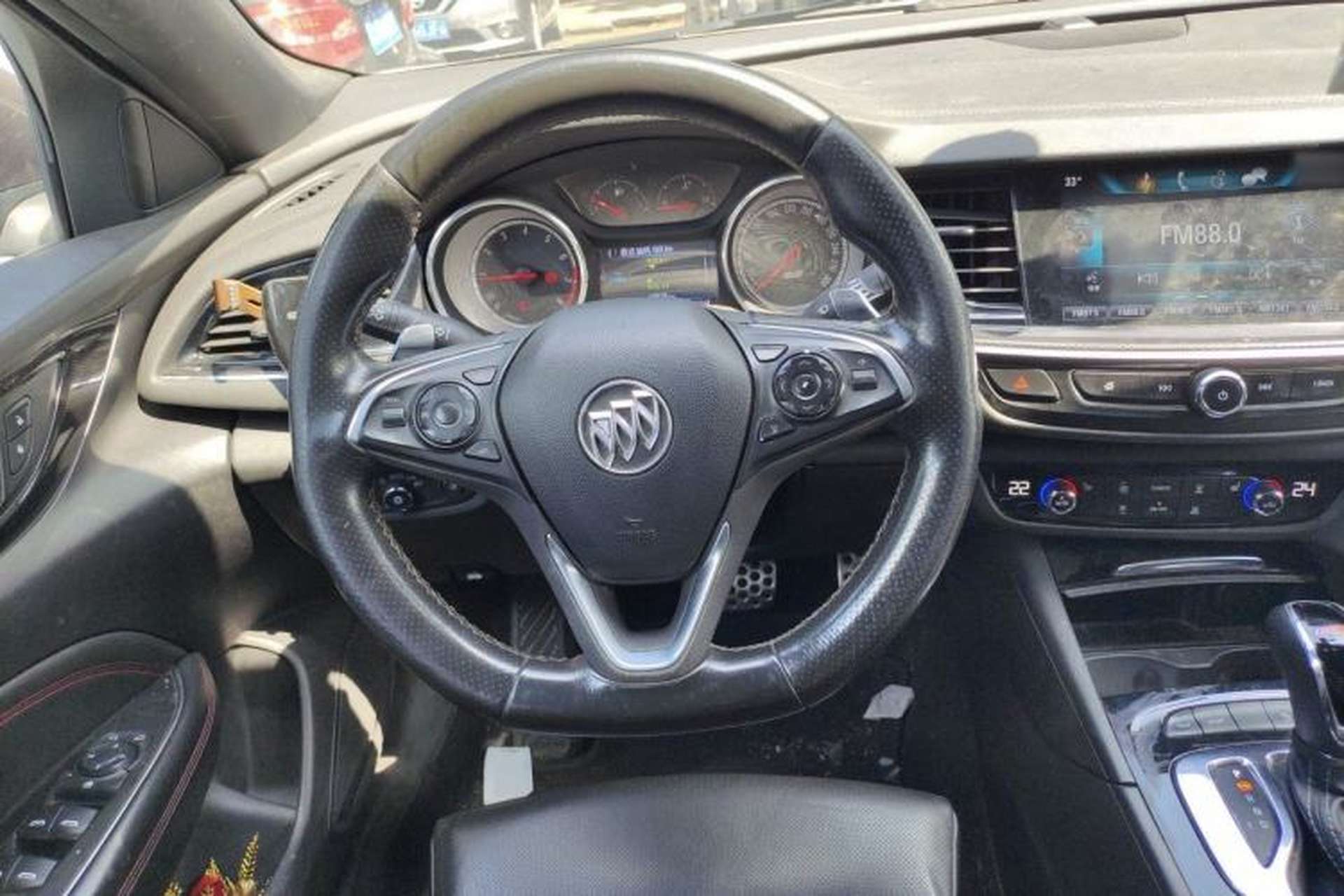 Used Buick Regal 2017 GS 28T Luxury Model Steering Wheel