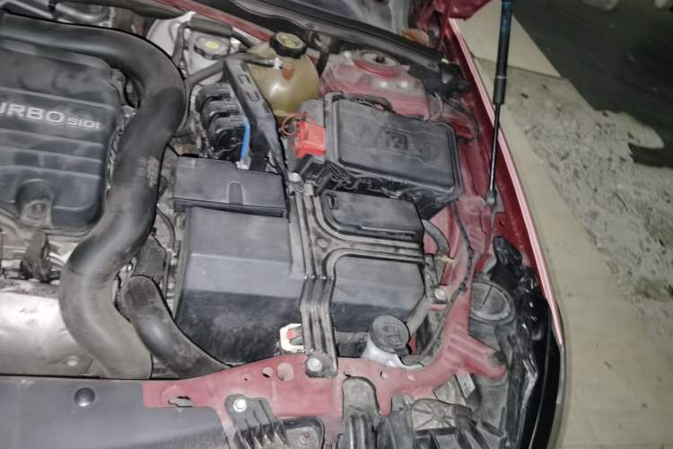 Used Buick Regal 2017 20T Elite Edition Engine Bay Left